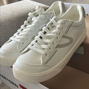 Tretorn Off-White Lace-Up Platform Sneakers with Gray Logo